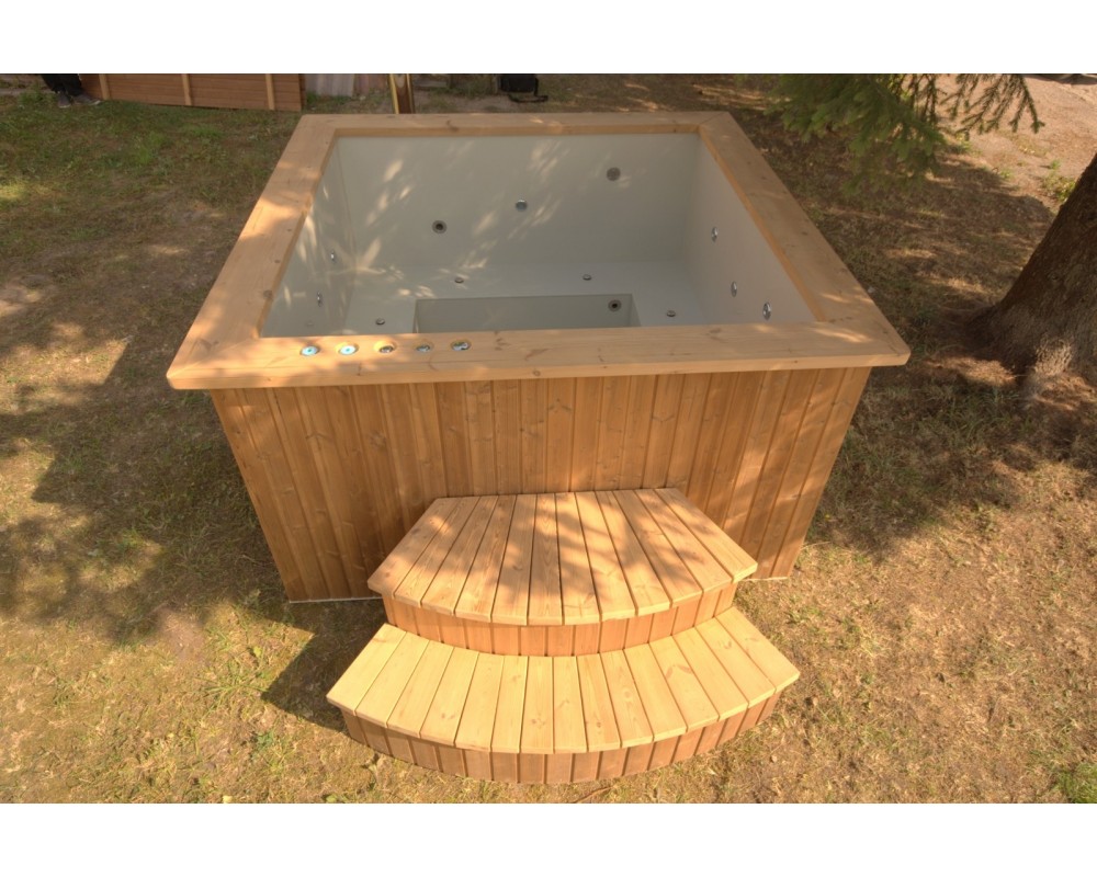 Deluxe hot tub 180x180 cm, square shape with thermowood trim Deluxe hot tub 180x180 cm, square shape with thermowood trim