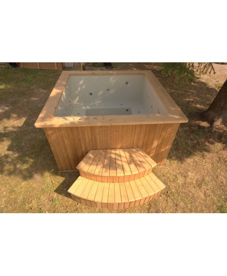 Deluxe hot tub 180x180 cm, square shape with thermowood trim Deluxe hot tub 180x180 cm, square shape with thermowood trim
