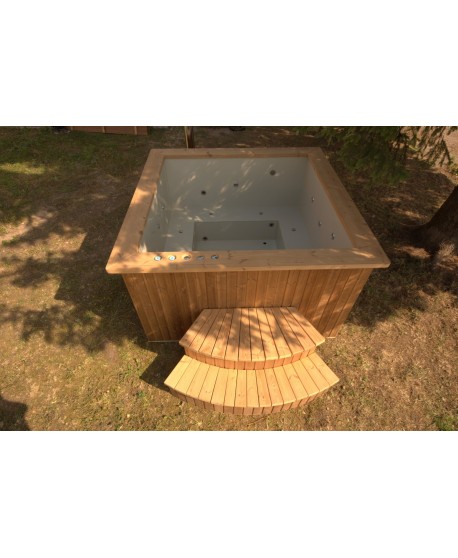Deluxe hot tub 180x180 cm, square shape with thermowood trim Deluxe hot tub 180x180 cm, square shape with thermowood trim