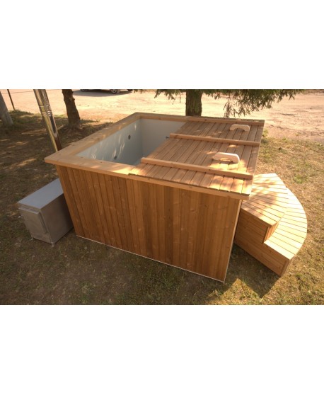Deluxe hot tub 180x180 cm, square shape with thermowood trim Deluxe hot tub 180x180 cm, square shape with thermowood trim