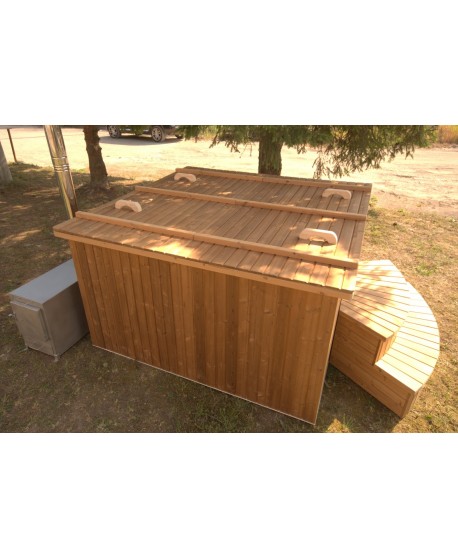 Deluxe hot tub 180x180 cm, square shape with thermowood trim Deluxe hot tub 180x180 cm, square shape with thermowood trim