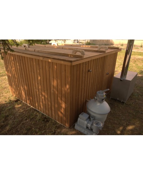 Deluxe hot tub 180x180 cm, square shape with thermowood trim Deluxe hot tub 180x180 cm, square shape with thermowood trim
